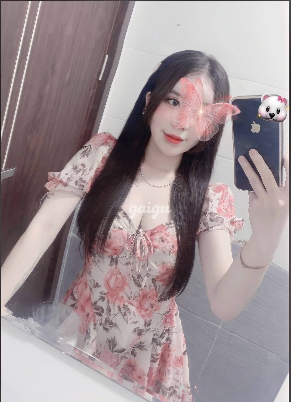 Linh Chi – Thiên Thần 2K2 Xinh Vô Đối, Trắng Trẻo Body Chảy Sữa