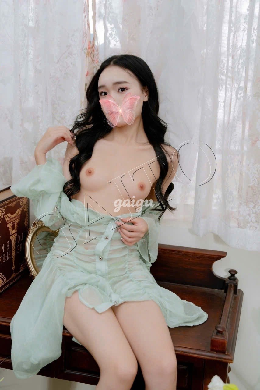 GÁI ĐÂM TIỂU MẪN 2K4 NON TƠ NGỌT NƯỚC CỦA TUỔI MỚI LỚN