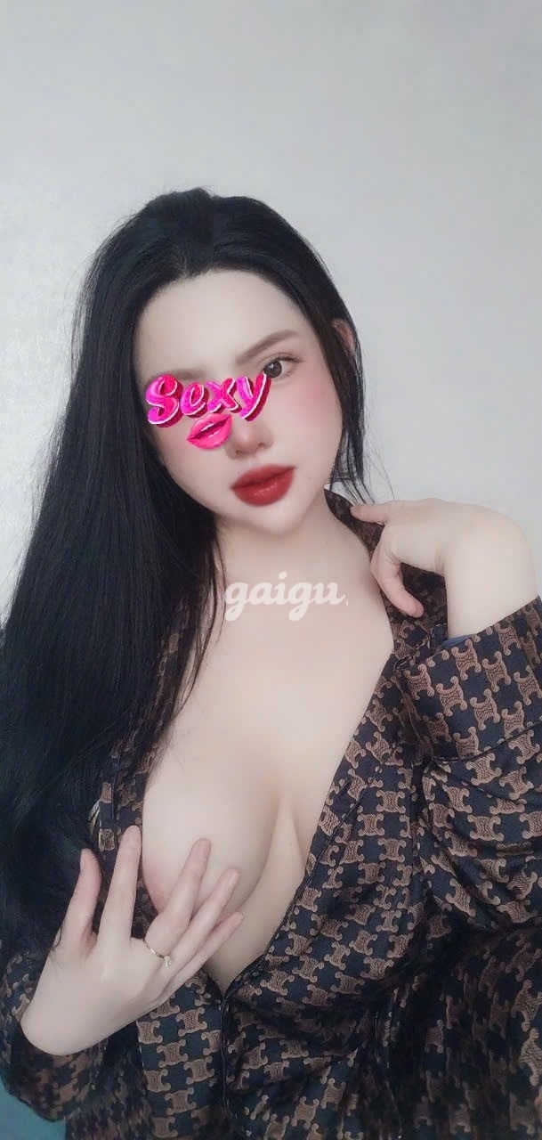 ✨SIÊU HOT✨TRANG LY-MẶT XINH VÚ ĐẸP SIÊU NGON