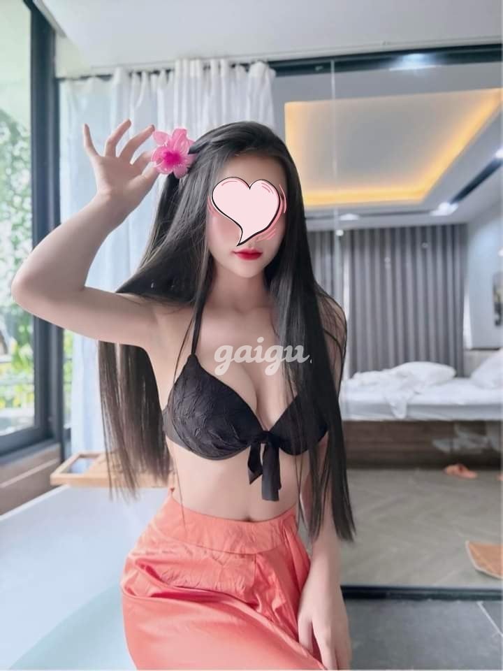 NHÃ VÂN , XINH TƯƠI + DÁNG NUỘT NÀ VÚ ĐẸP BÝM NON TƠ