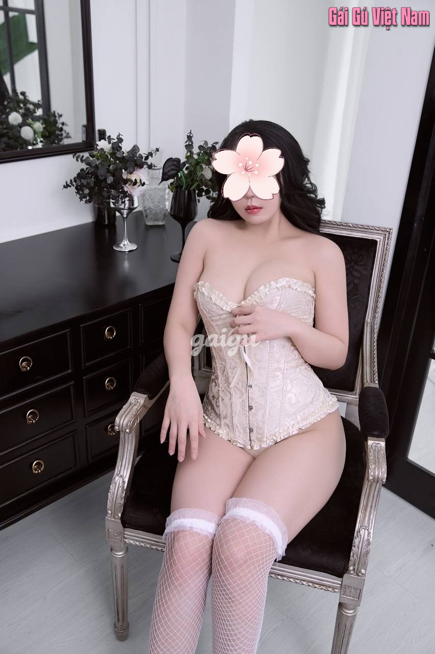 KHÁNH NHI XINH XẮN MÔNG TO SEXY DÂM HÀNG MỚI TINH RẤT PHÊ