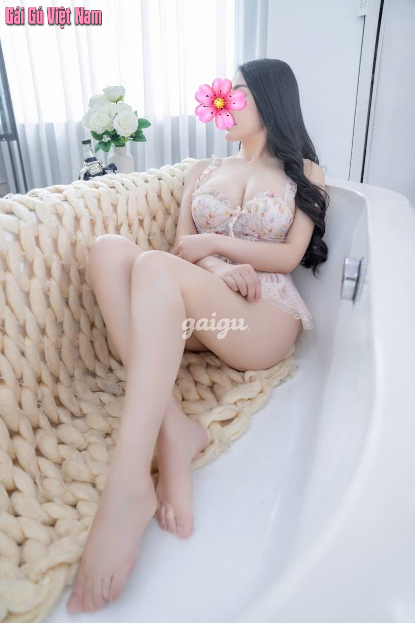 Mỹ Trinh 1m68 hot girl vào đời.