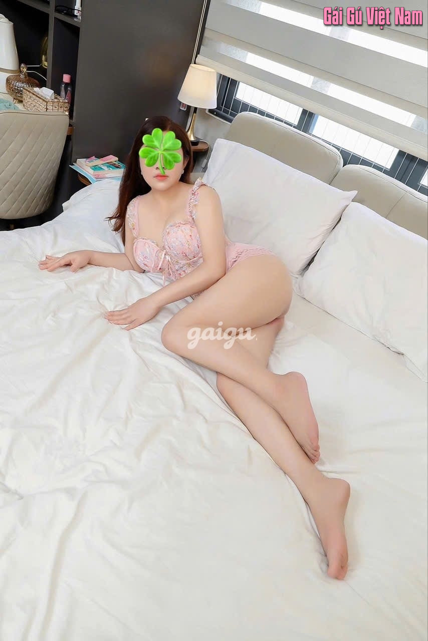 ( TRỰC TẾT ) HẠ VY – VÚ BỰ MÔNG TO – DÂM ĐÃNG TÌNH CẢM – CHIỀU KHÁCH NHƯ NGƯỜI YÊU
