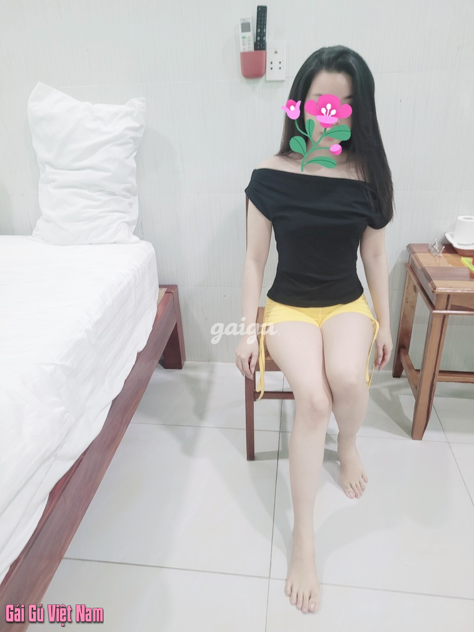 Tiểu Yến nhỏ nhoắn xinh xoắn vào đời.